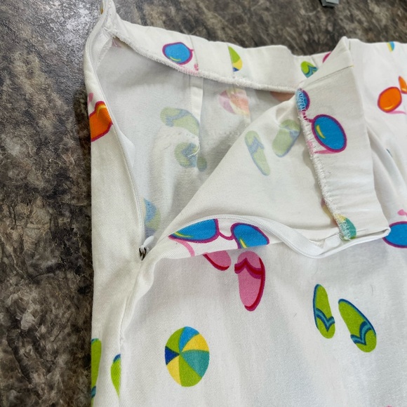 Briggs vtg sunglasses and flip flop white capris. Fits sz14 . No stains, odors. - Picture 4 of 7